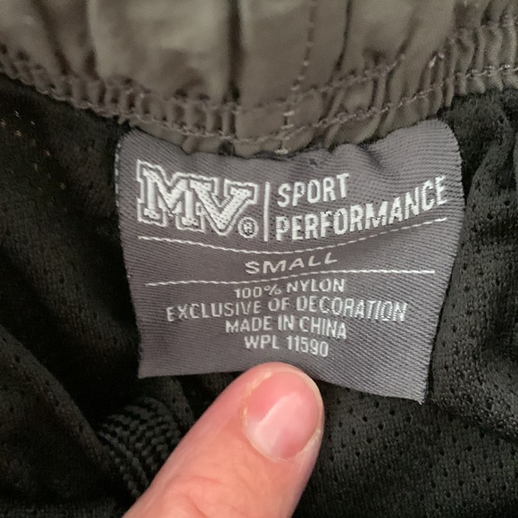 Men’s University of Virginia Shorts. Gray size Small - Picture 2 of 2